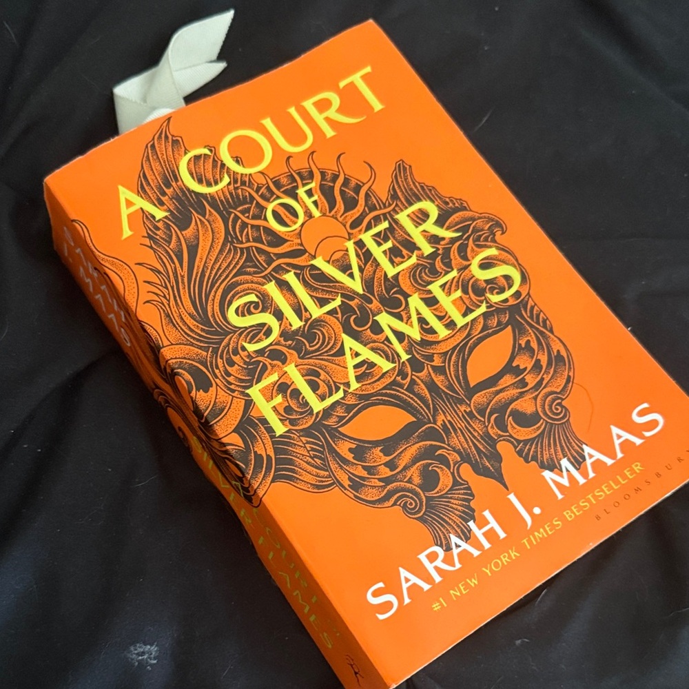 A Court of Silver Flames - Orange Paperback
